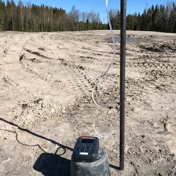 Gasmätare vid ett mätrör på en avjämnad deponiyta
