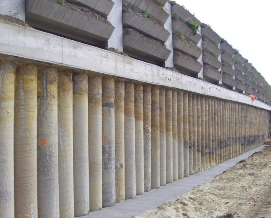 Exposed contiguous bored pile wall supporting the ground along an excavation