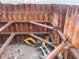 Steel sheet pile cofferdam braced with walers and raking struts
