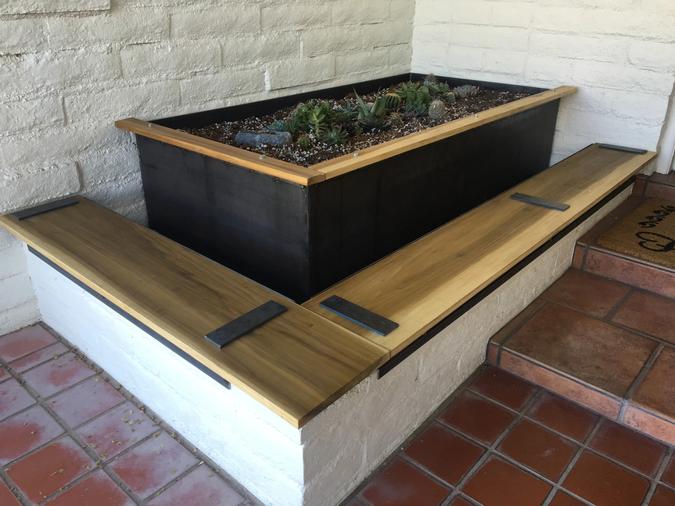 Image of the left planter