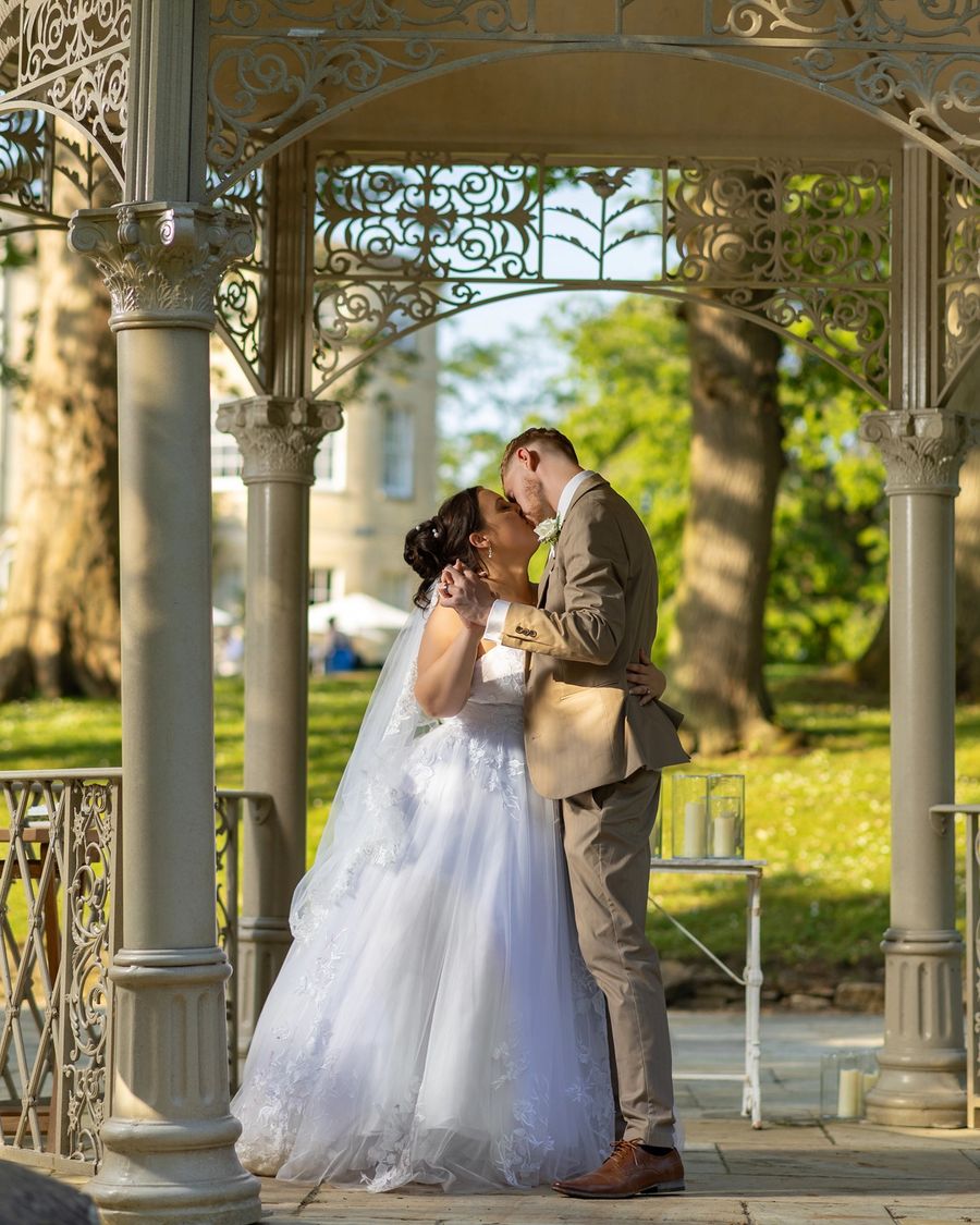Haydn & Ylenia's wedding at Eastington Park, Gloucestershire, photographed by Pixton Media