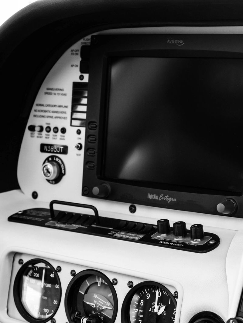 The instrument panel of a Cirrus 20 aircraft.