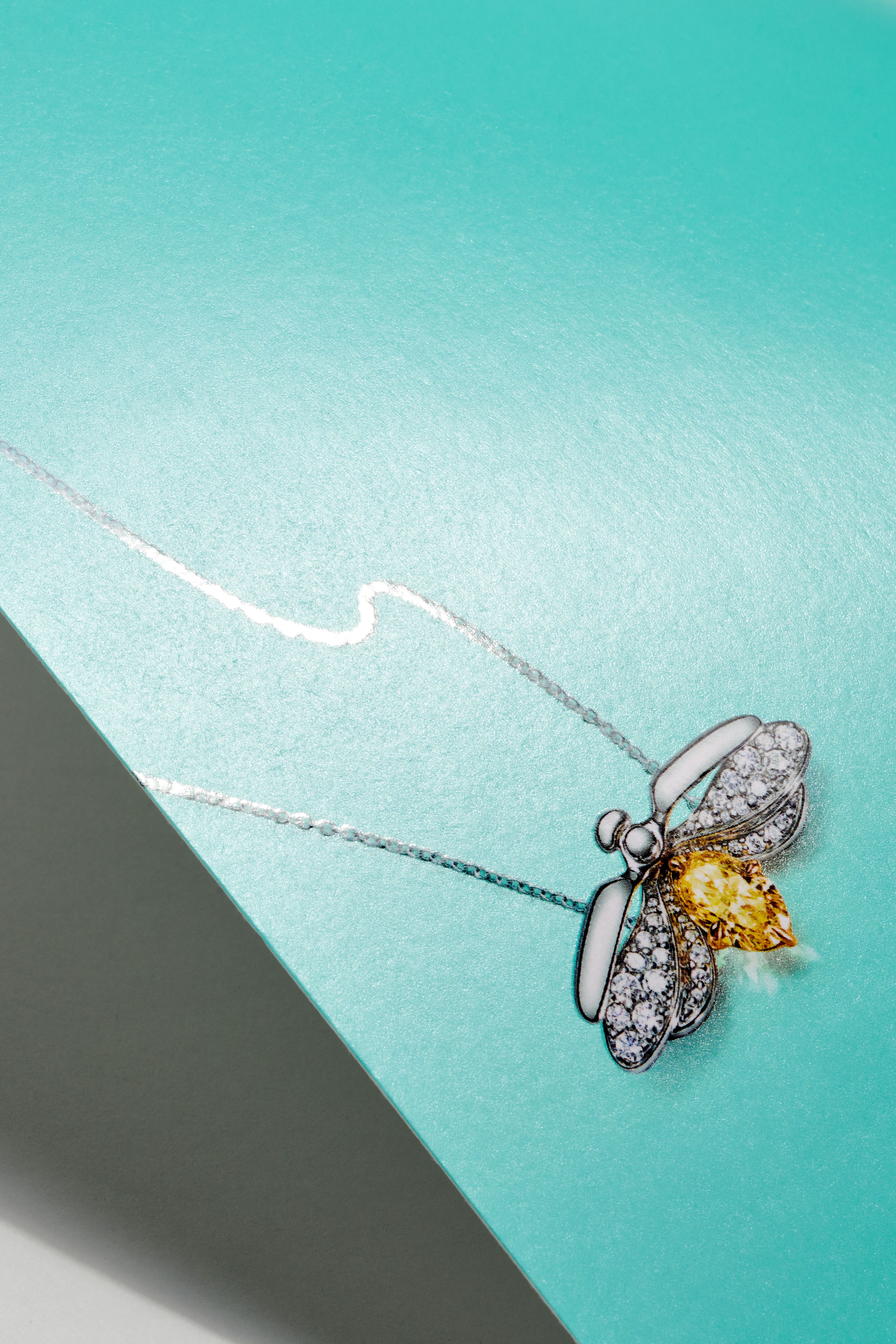 Gold Bee Necklace, Bee Pendent Necklace, Honey Bee Pendent, Emerald Bee  Necklace, Pearl Bee Necklace, Bee Necklace, Queen Bee, Bug Necklace - Etsy