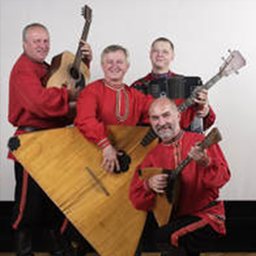 Die Baikal-Kosaken mit Balalaika und Akkordeon