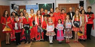 Das Kinder- und Jugendorchester Druschba in Folklore-Kostümen