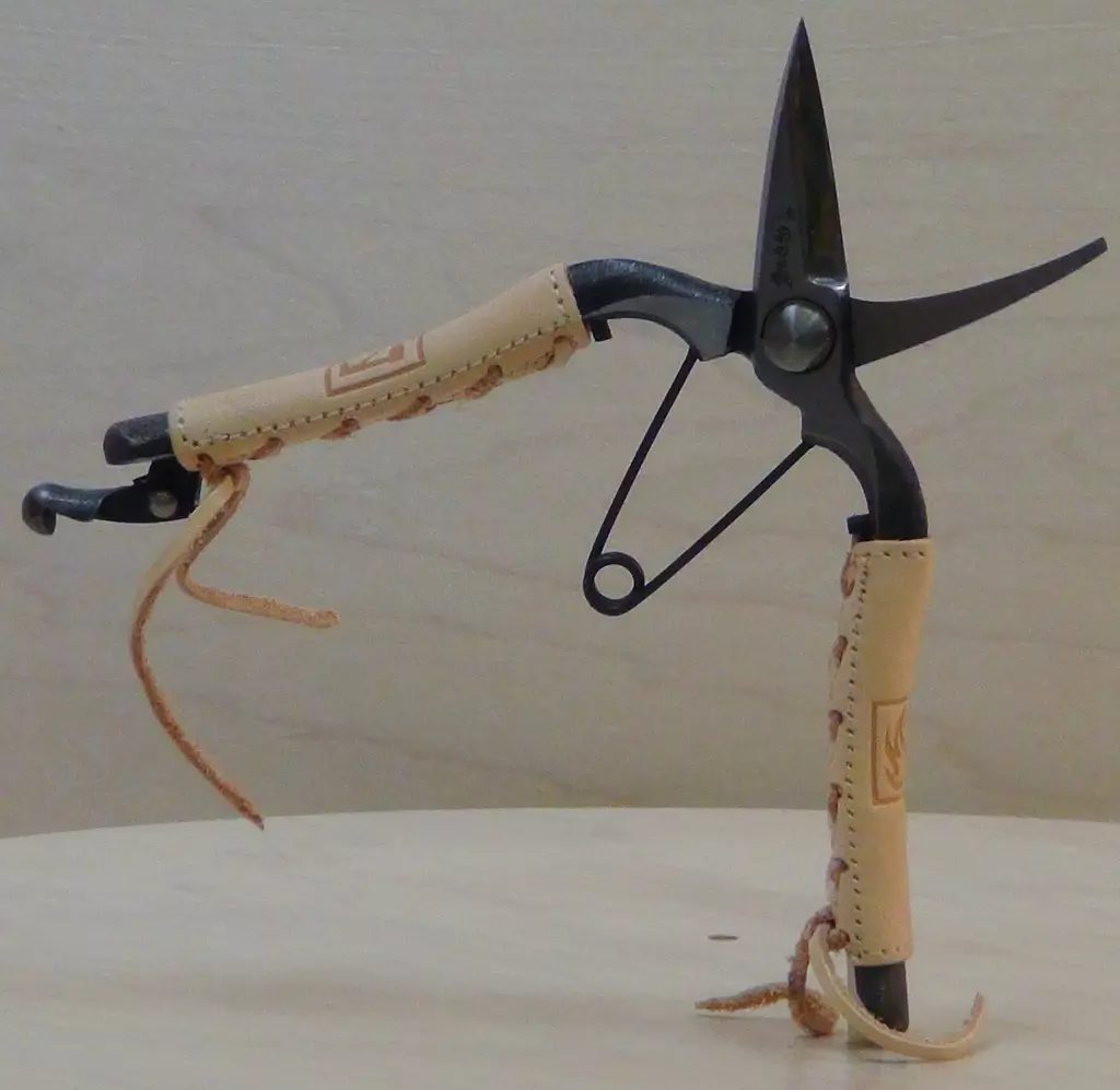 trimming shears