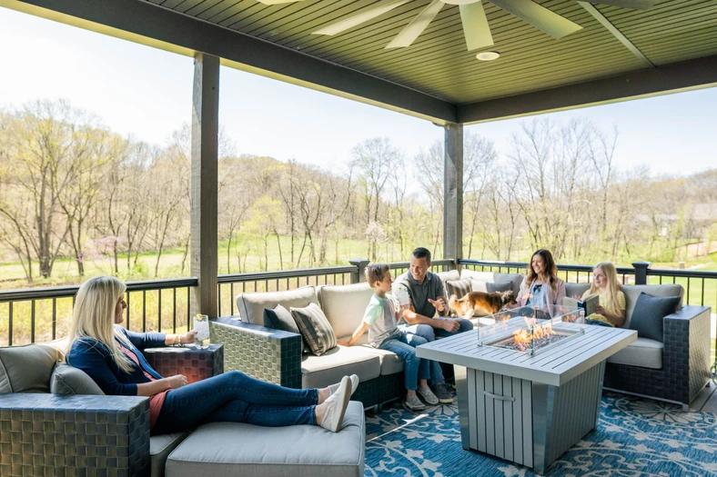 The customer and his family are enjoying the good weather while Amco Ranger is working