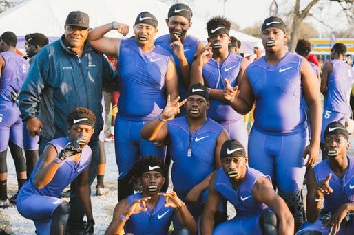 another football team posing for a picture at the niké sb 51 event