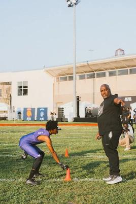 football player getting instructions in the cone drill at the niké sb 51 event