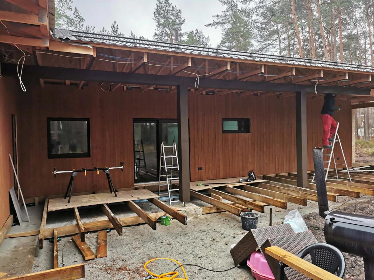 Terrassi aluskonstruktsiooni ehitamine maja ees