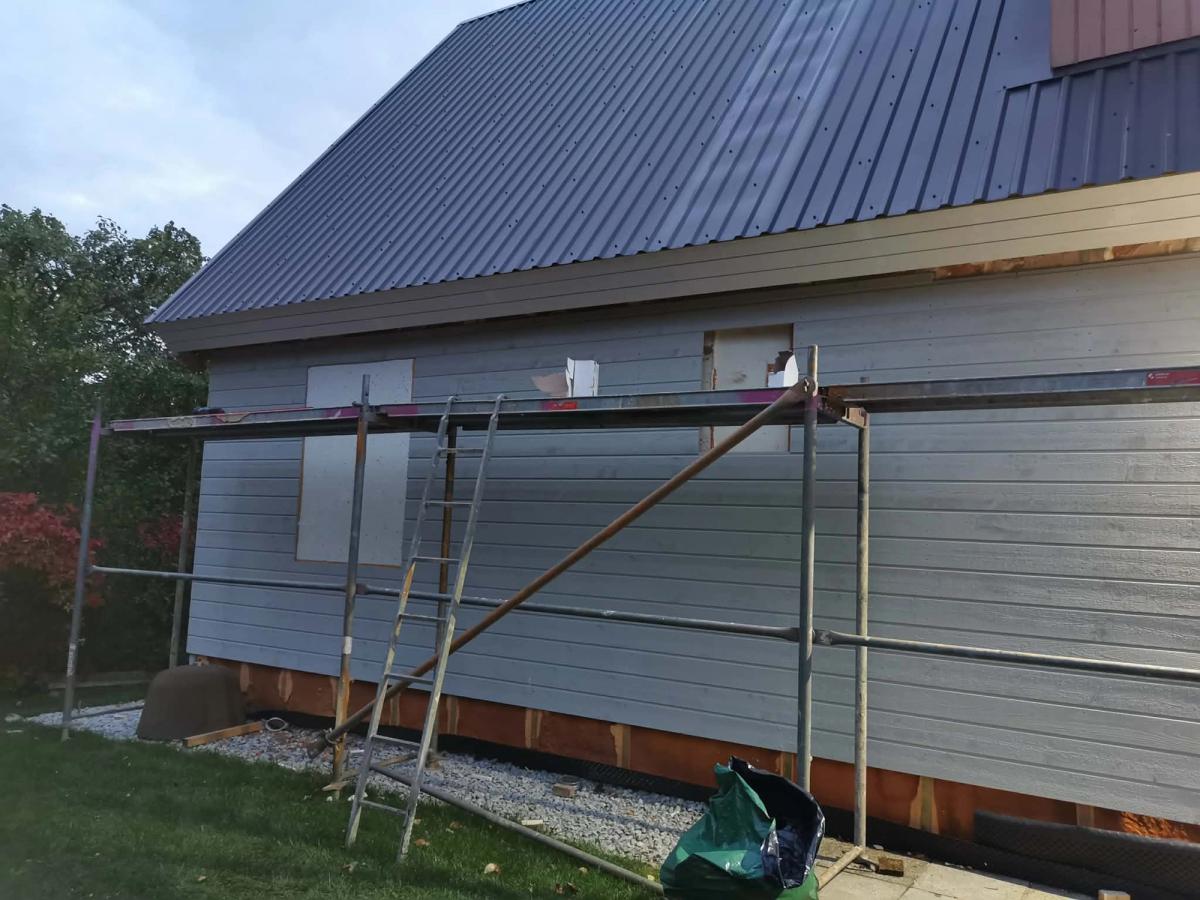 Fassaadi viimistlustööd tellingutelt