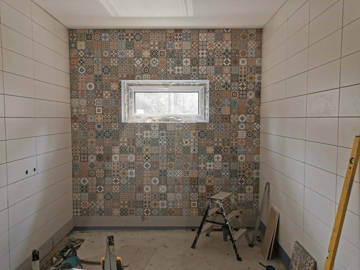 Vannitoa plaaditööd ehitusobjektil