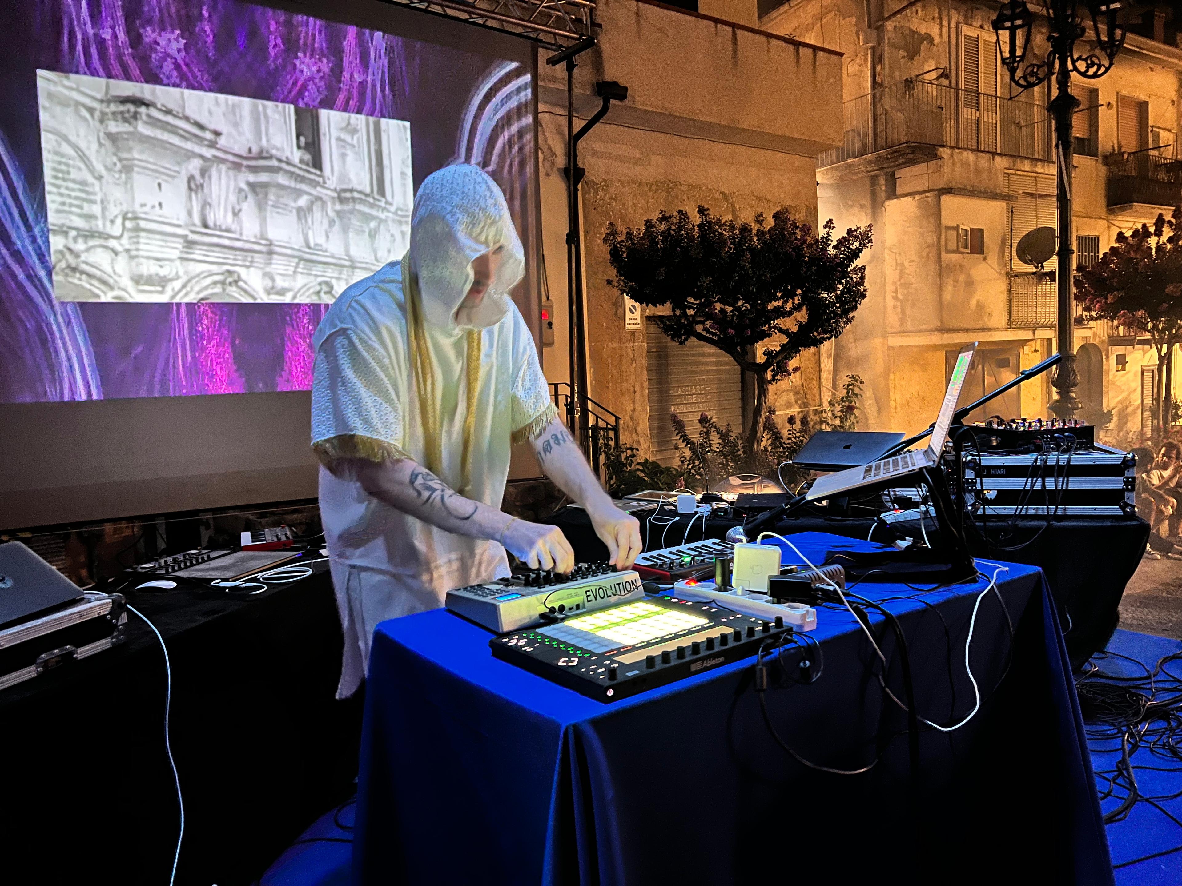 Interferenze/Liminaria 2022 - Substantiae Motus