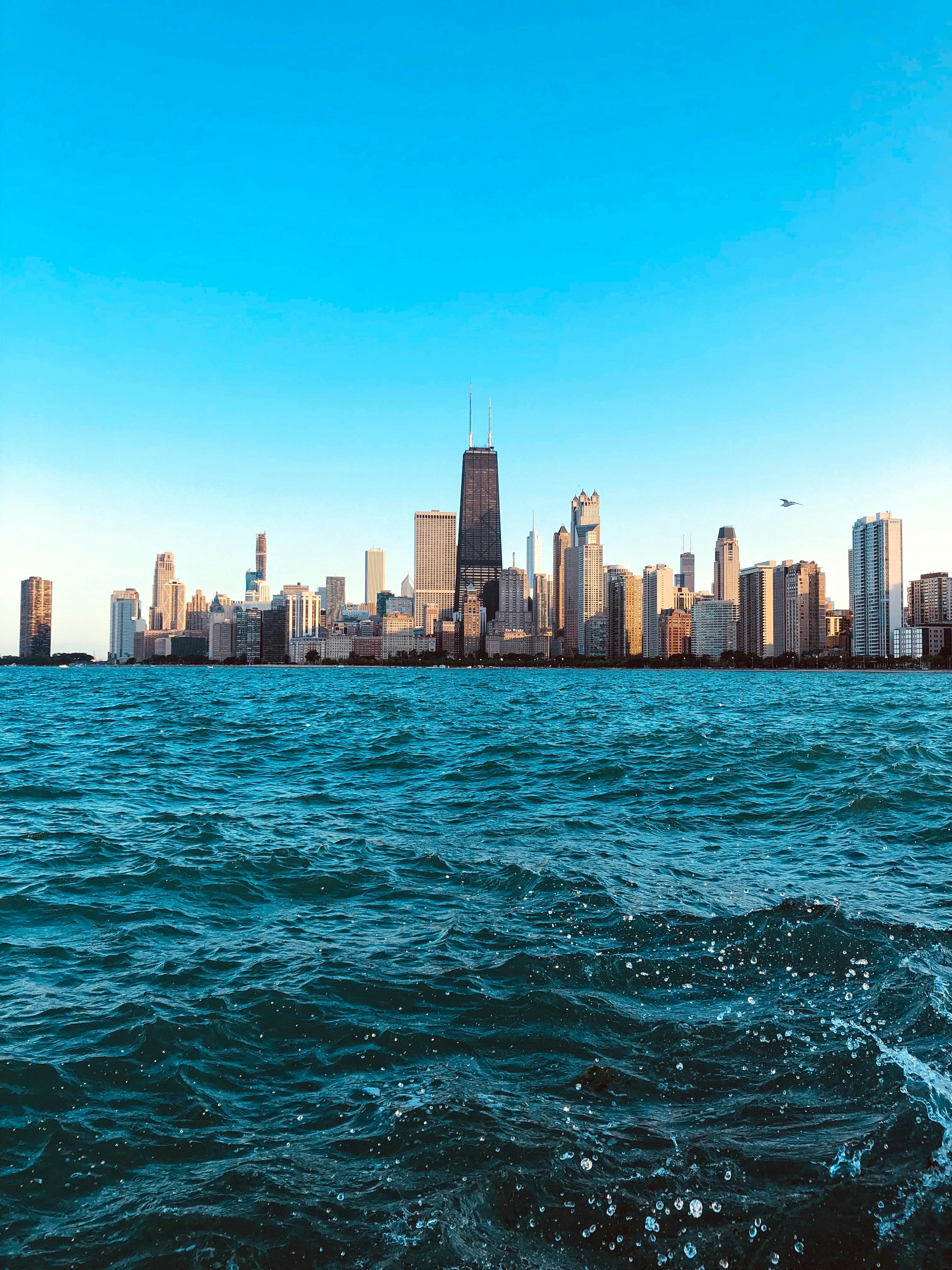 chicago skyline on lake 
