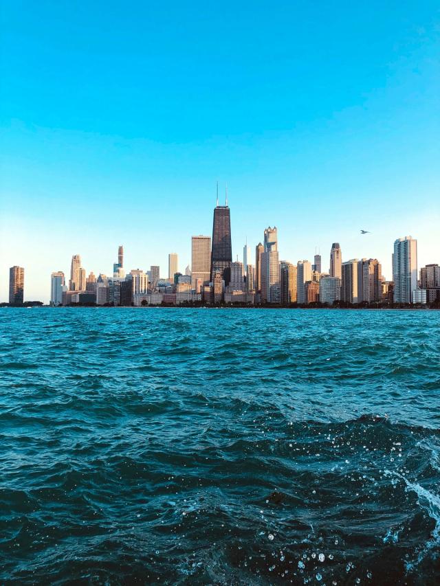 chicago skyline on lake