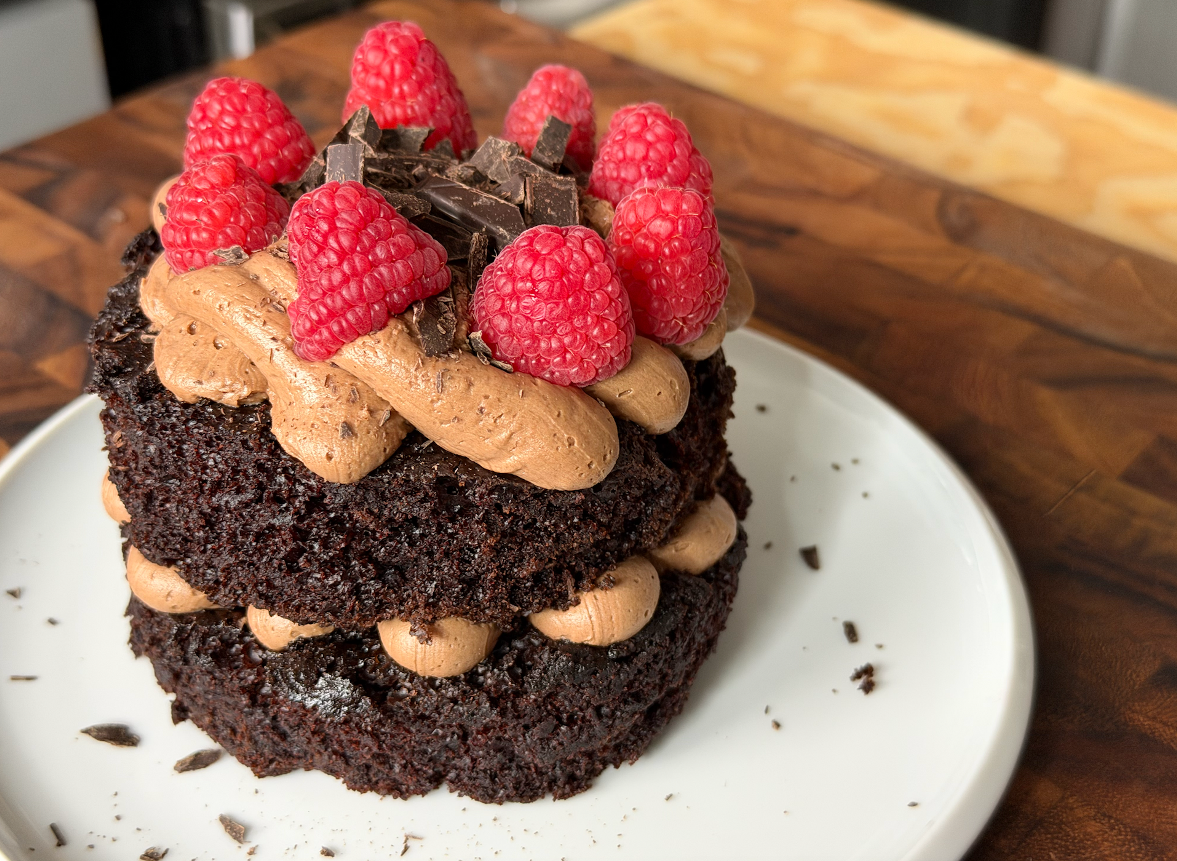 Mini Chocolate Cakes with Chocolate Buttercream Frosting, image size:3840x2809