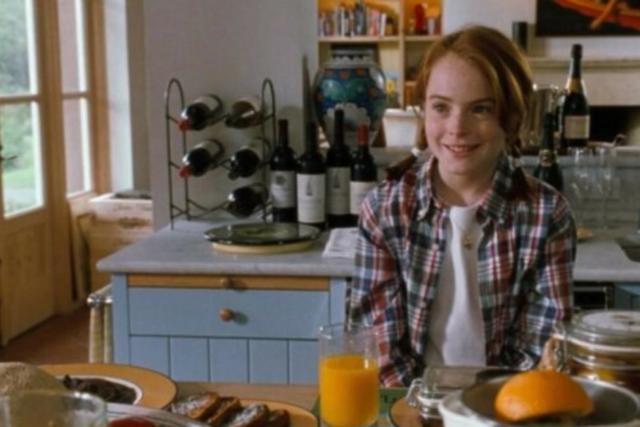 Lindsay Lohan in Califrornia kitchen in Nancy Meyer's 1998 Parent Trap film