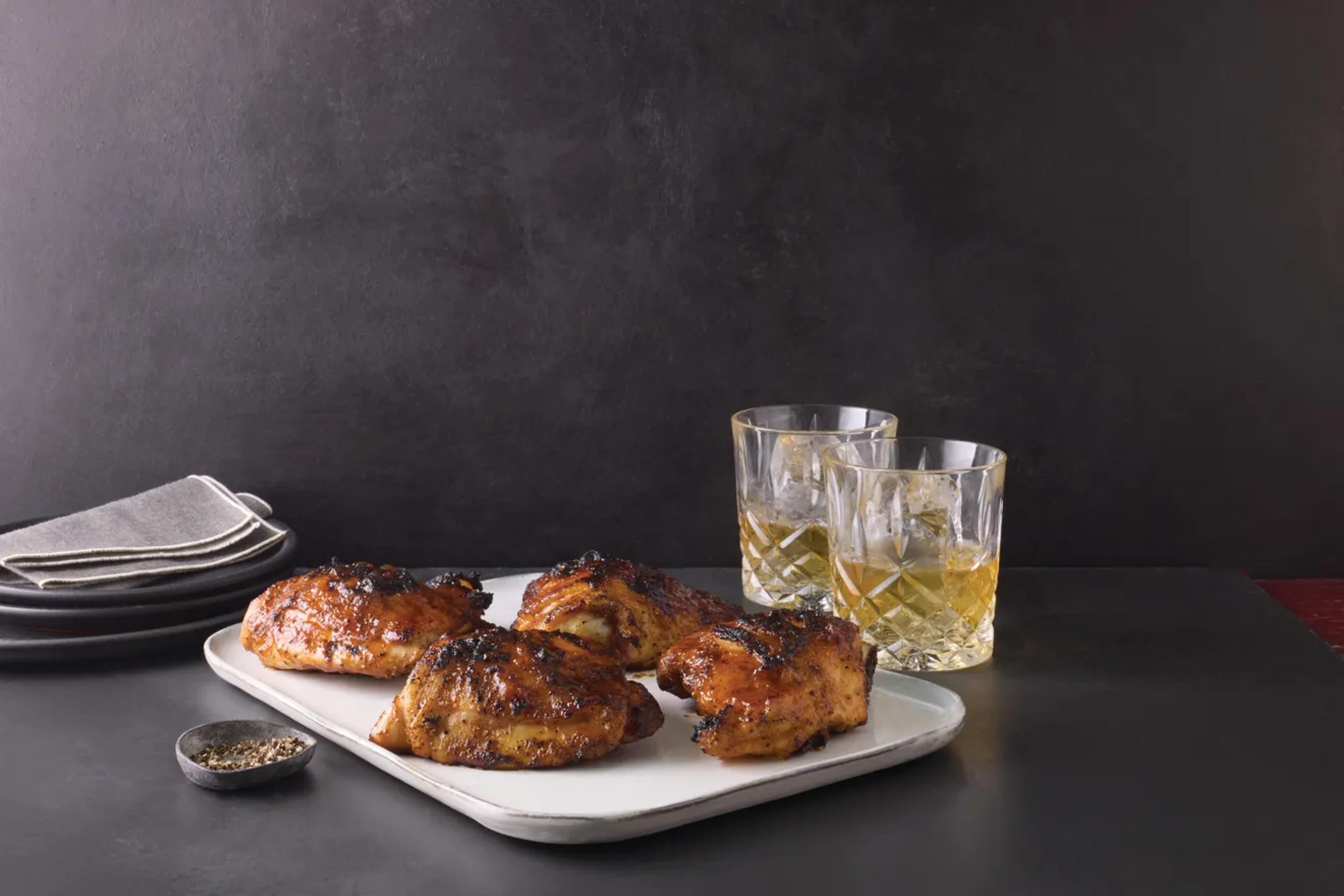 four chicken thighs with bourbon in two crystal glasses
