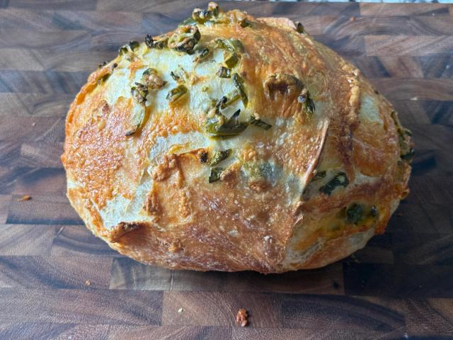 Jalapeño Cheddar No Knead Bread