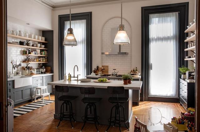 anne hathaway's kitchen in The Intern Film