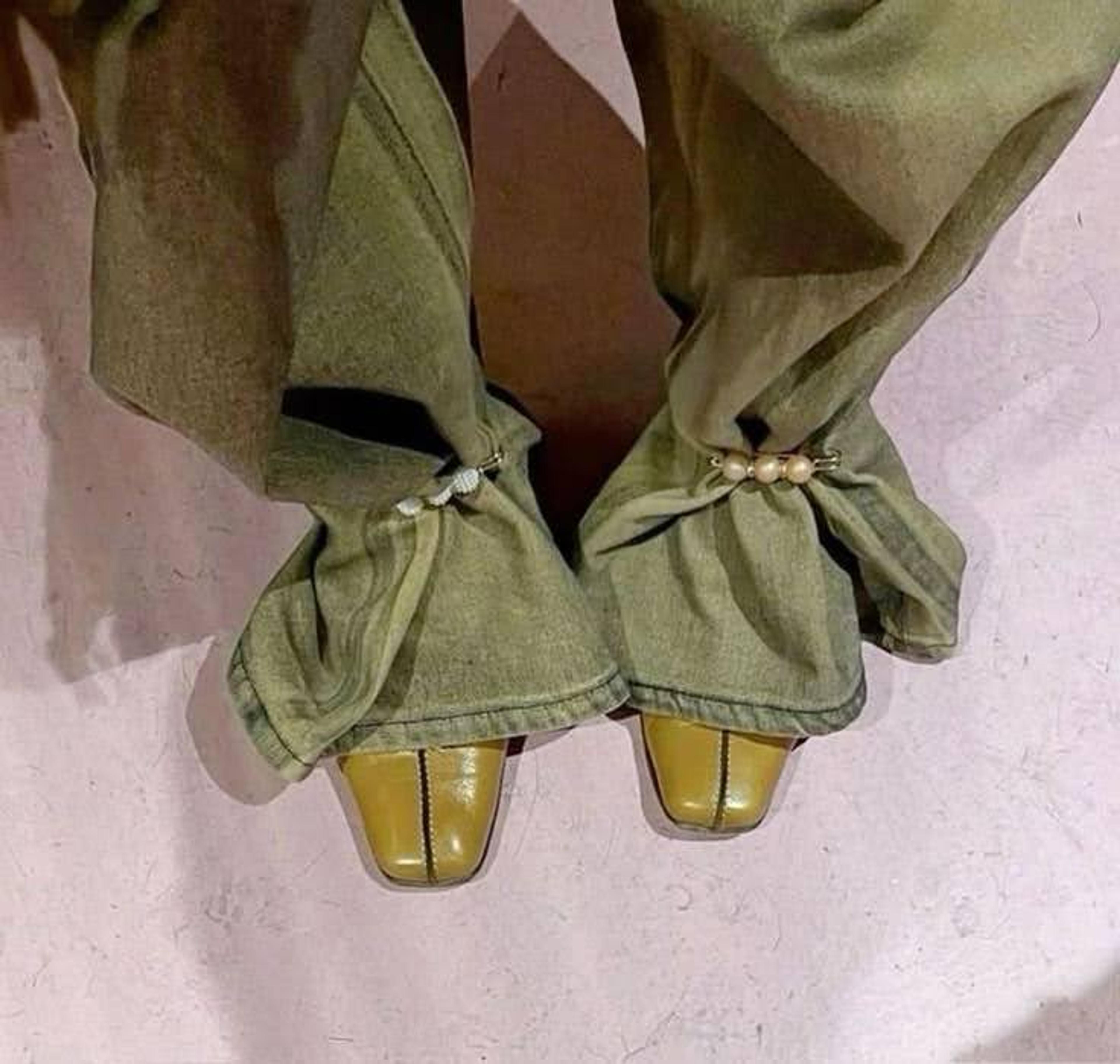 green pants