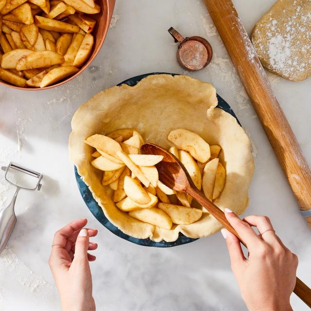 apple pie making