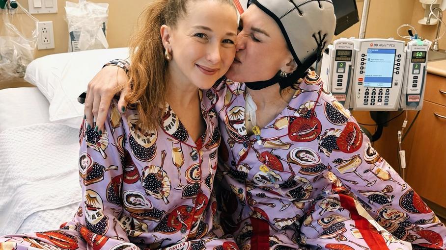  Adrien Finkel and Jennifer Taylor at chemo treatment. 