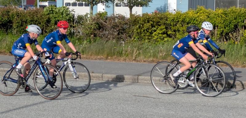 Lyst til å sykle med oss på landeveien?