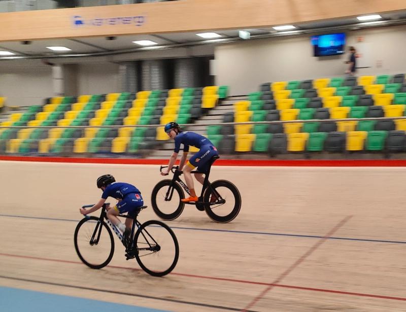 Mellom 10 og 12 år og vil sykle med oss på banen?