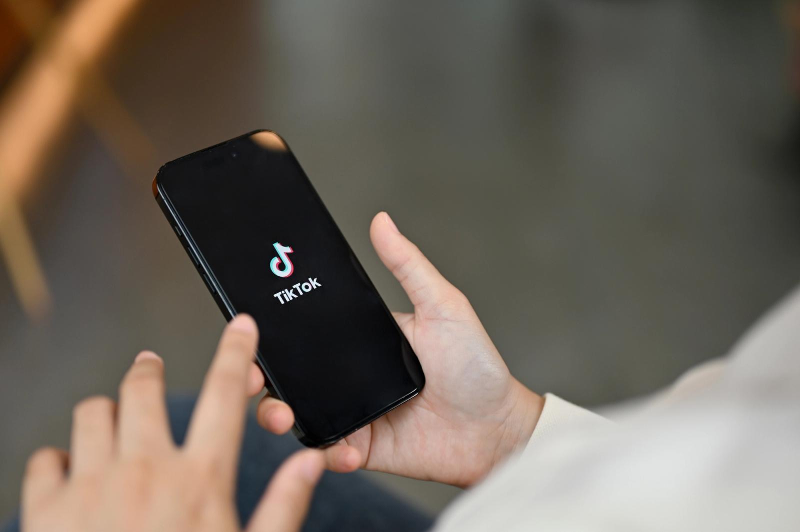 unbiased news, tiktok, canada