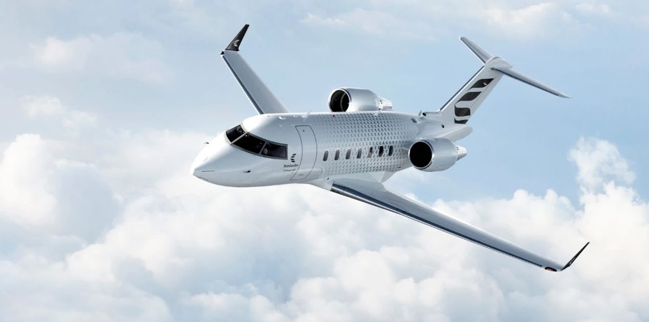 A Bombardier Challenger 650 jet airborne