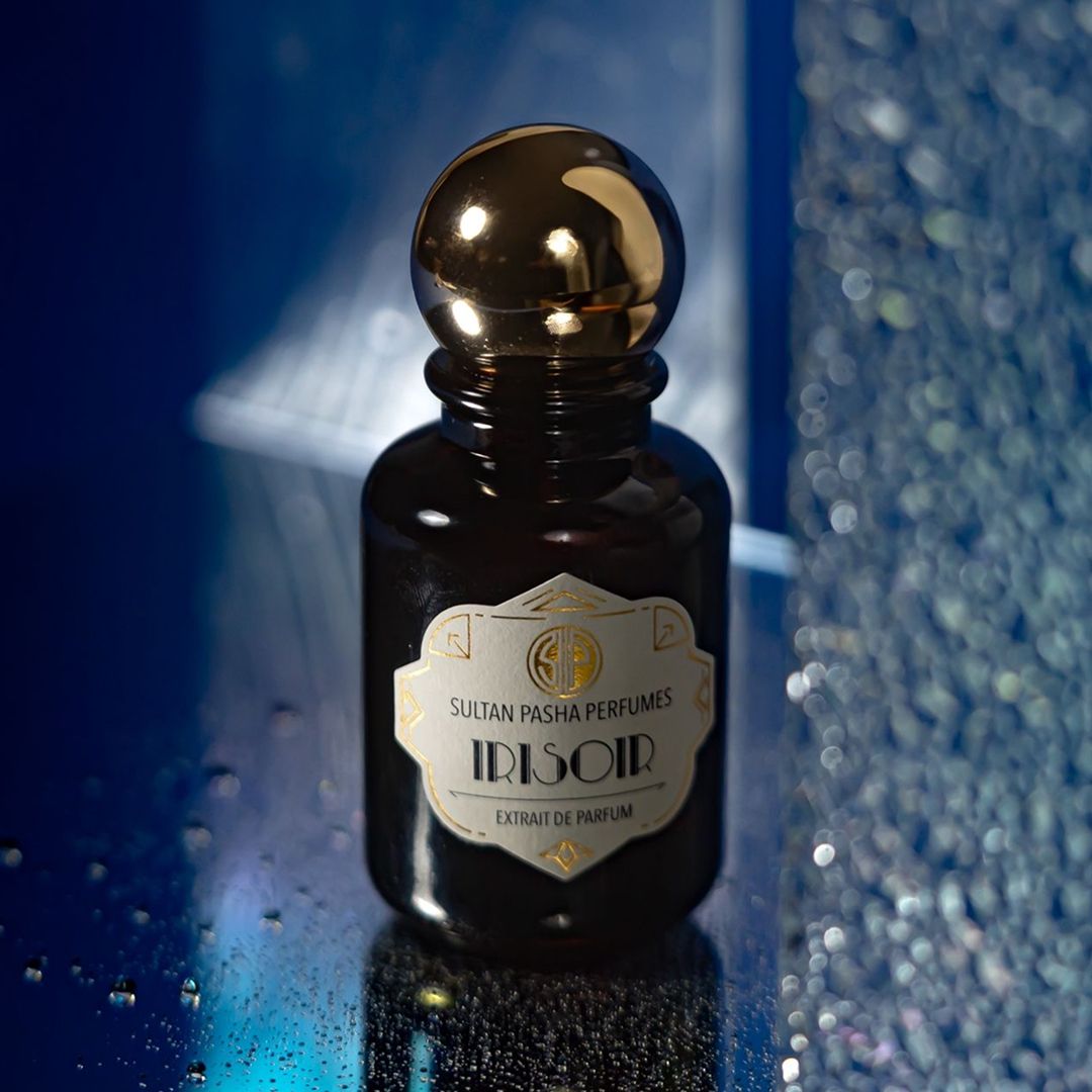 Sultan Pasha with one of his prized perfumes "Irisoir" – exhibitor at Polaris Olfactive Week