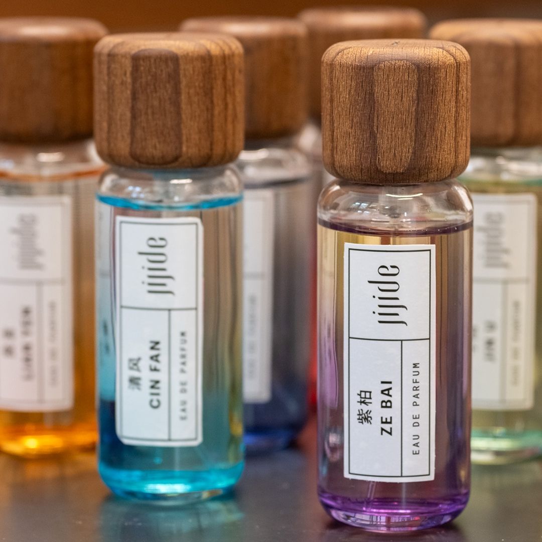 Jijide with their beautiful "Ze Bai" perfume– exhibitor at Polaris Olfactive Week