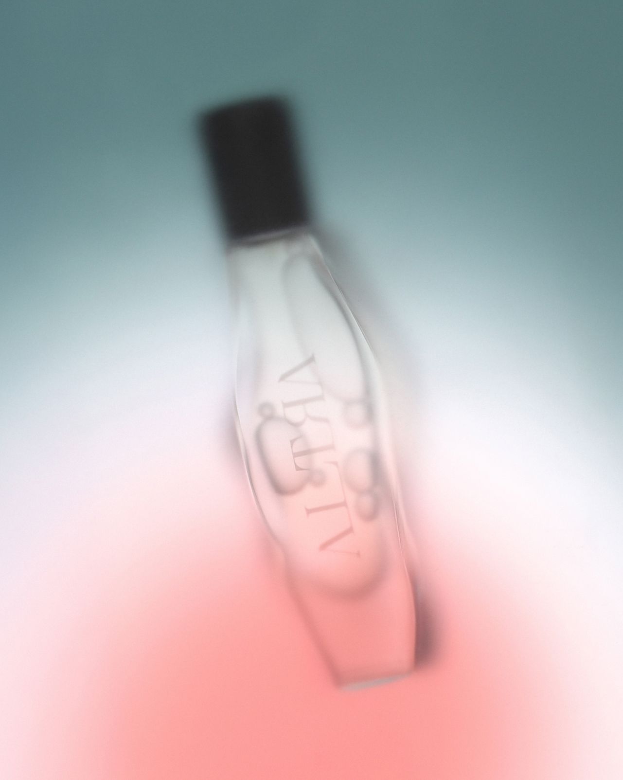 Signature ‘Liquid Contour’ bottle