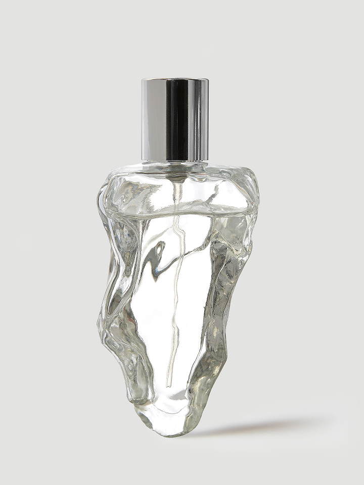 Signature ‘Liquid Contour’ bottle