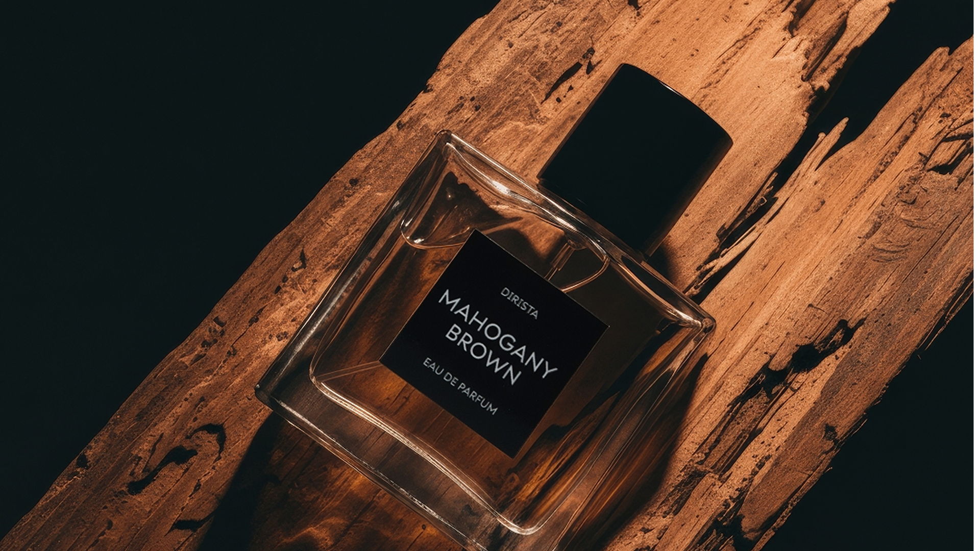 Dirista with Mahogany Brown Perfume Bottle– exhibitor at Polaris Olfactive Week