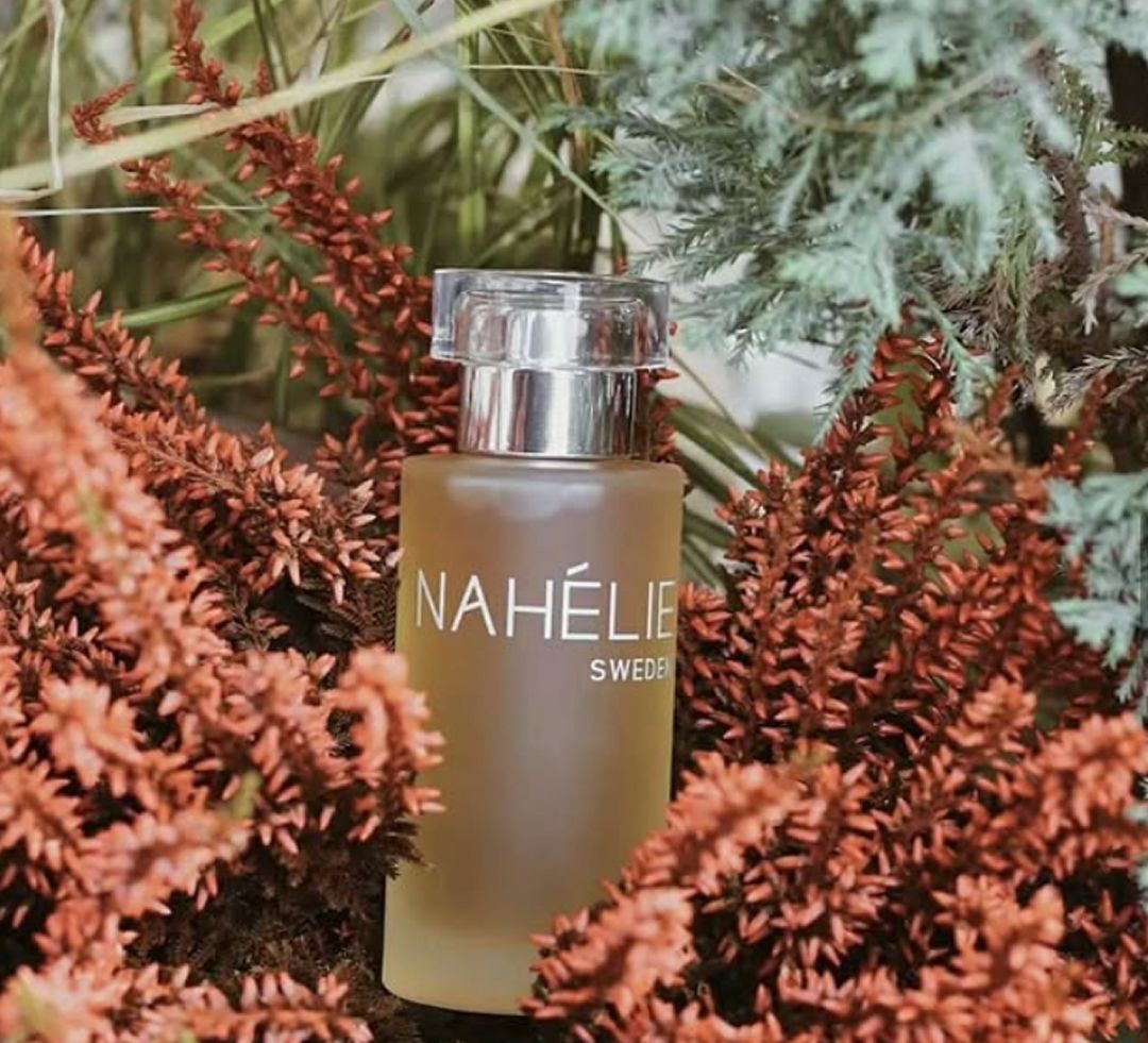Nahelie with her beautiful scandinavian perfume at showcase– exhibitor at Polaris Olfactive Week
