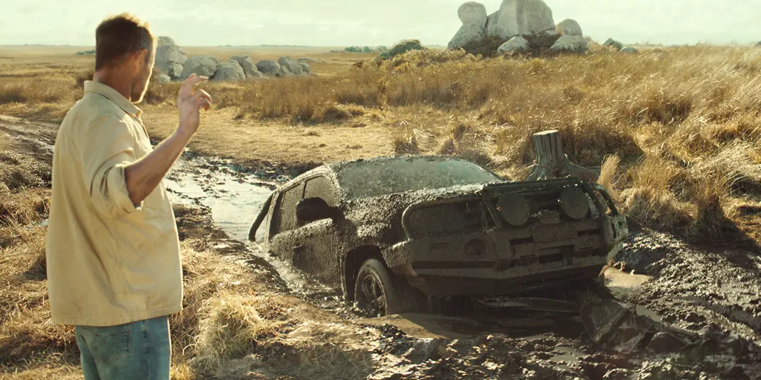 Hilux driving out of the mud Grid image item