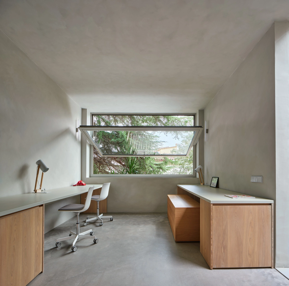 Housing renovation with an independent studio 