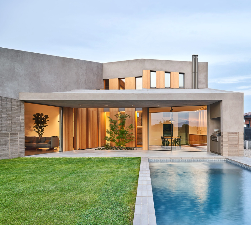  New construction house with pool and garden in Vilobí d'Onyar. Modernist architecture with volumes and interesting lines that are integrated into the landscape.