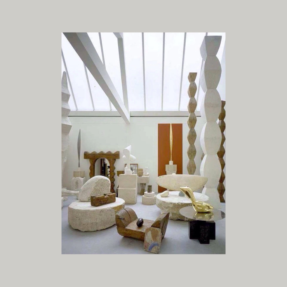 The full renovation of this exhibition space enhances natural light and interior spaciousness to highlight sculptural pieces and designer furniture. The minimalist architecture and neutral tones create an elegant and contemporary environment that emphasizes natural materials and organic forms.