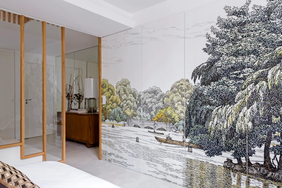  This full renovation carefully considers every detail to transform the interiors into unique and personal atmosphere. The combination of minimalist surfaces, lightweight wood and glass partitions, and a large-format graphic mural adds depth, visual identity and a sophisticated contemporary atmosphere.
