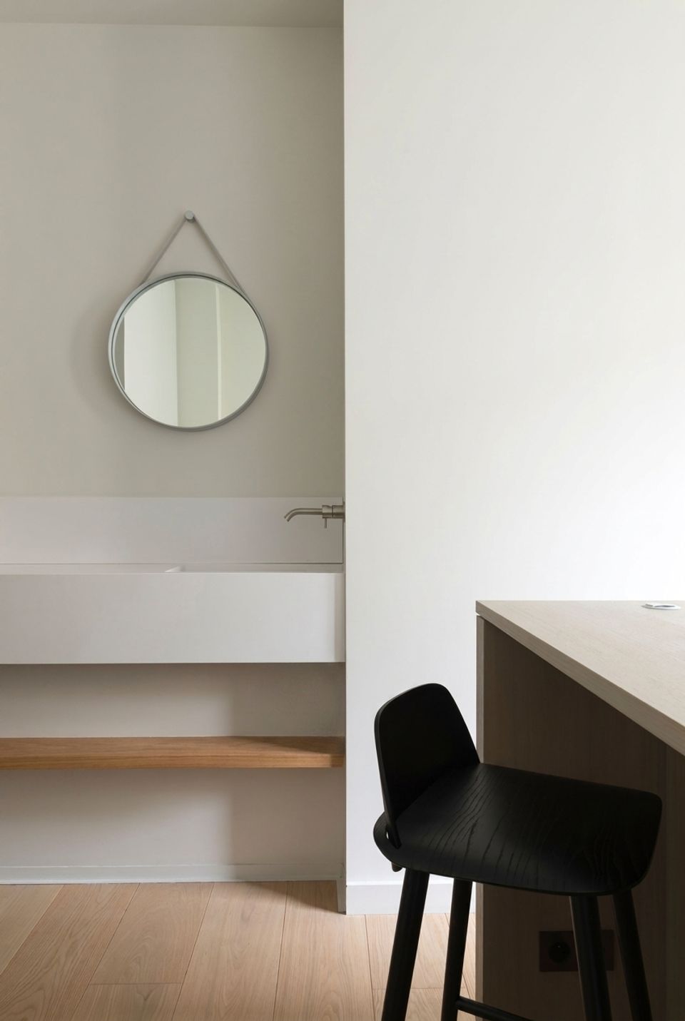 "Minimalist contemporary interior renovation with bright spaces, clean-lined furniture, and natural wood finishes. The combination of neutral tones, light wood flooring, and subtle decorative details creates a warm, elegant, and functional atmosphere, with a modern interior design intended to enhance natural light and the feeling of spaciousness.
