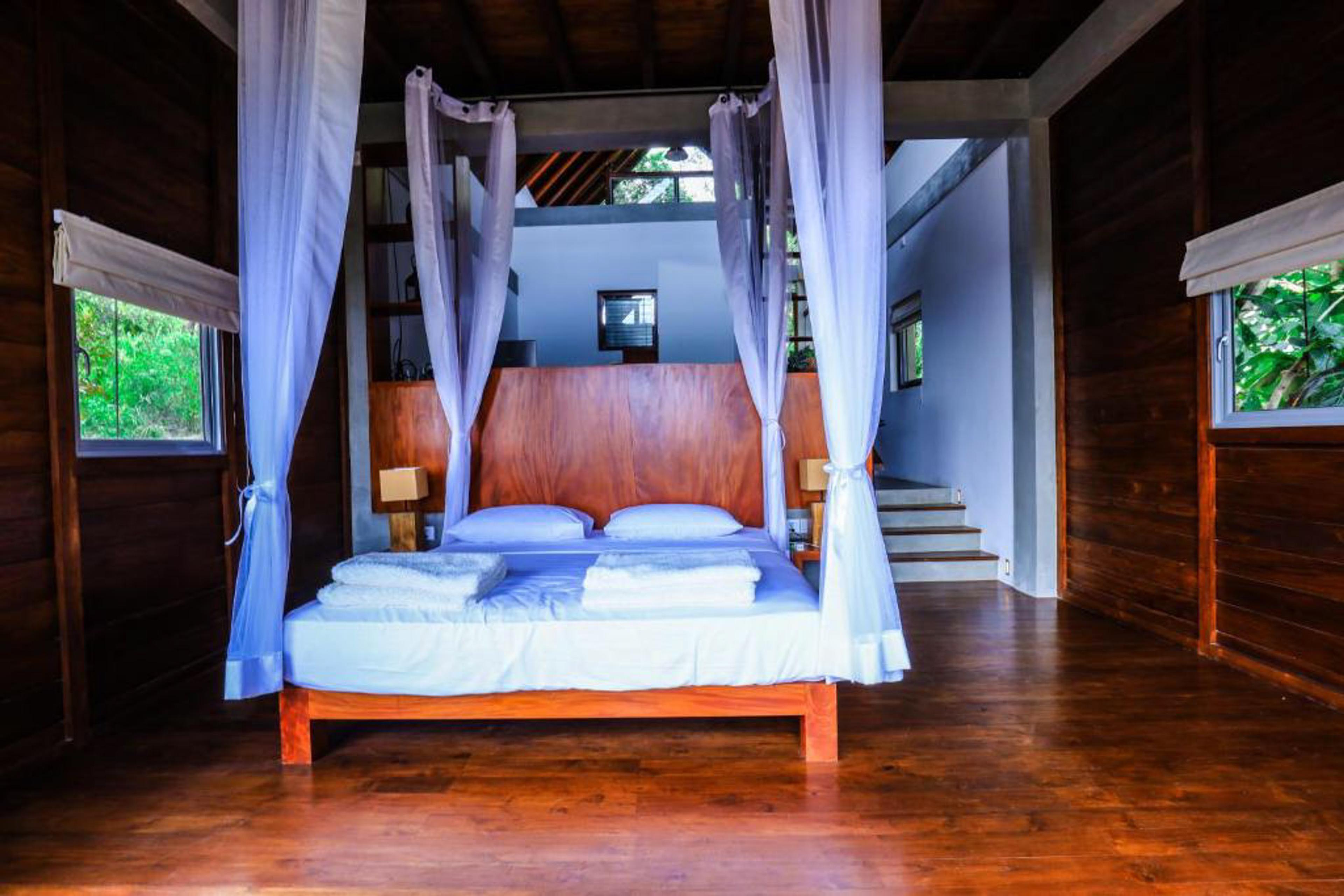Tree House Chalets - Hotels in Belihuloya