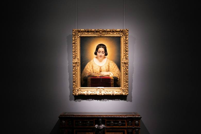Corner of a gilt picture frame in raking light