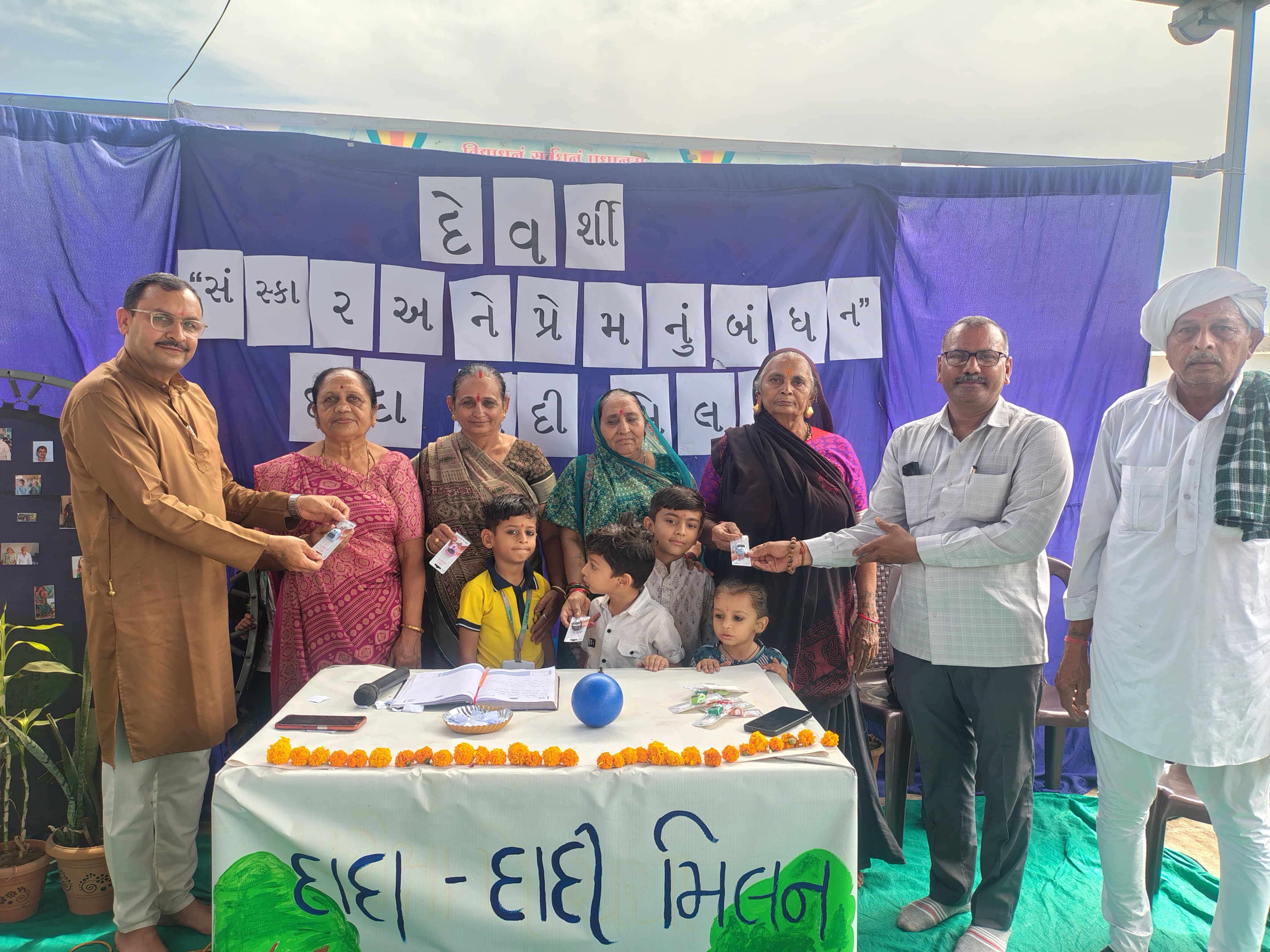 દાદા-દાદીનો ખોળો, સ્વર્ગનો મેળો! 🥰