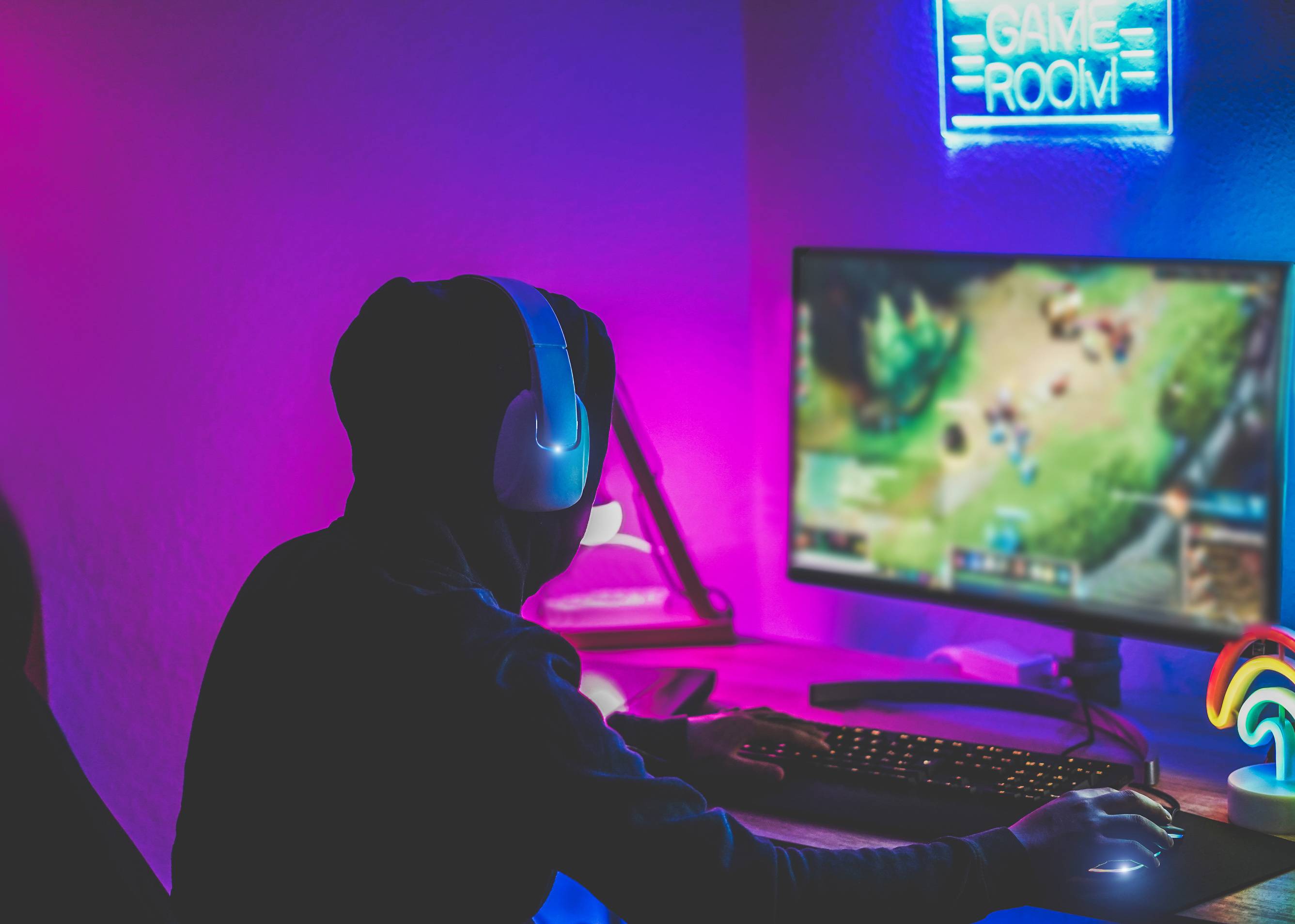 Creator live streaming video games on computer