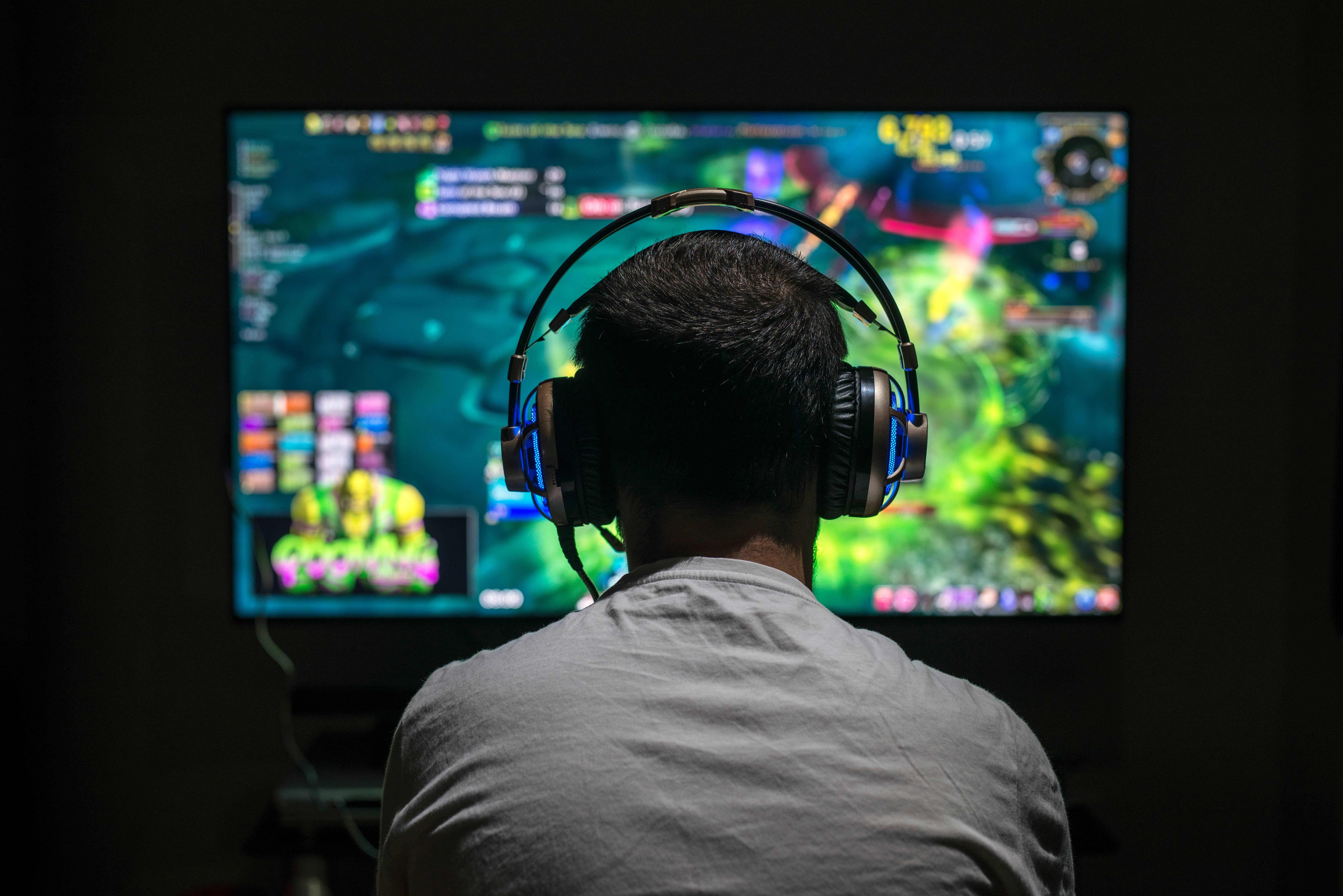 YouTuber gaming on PC