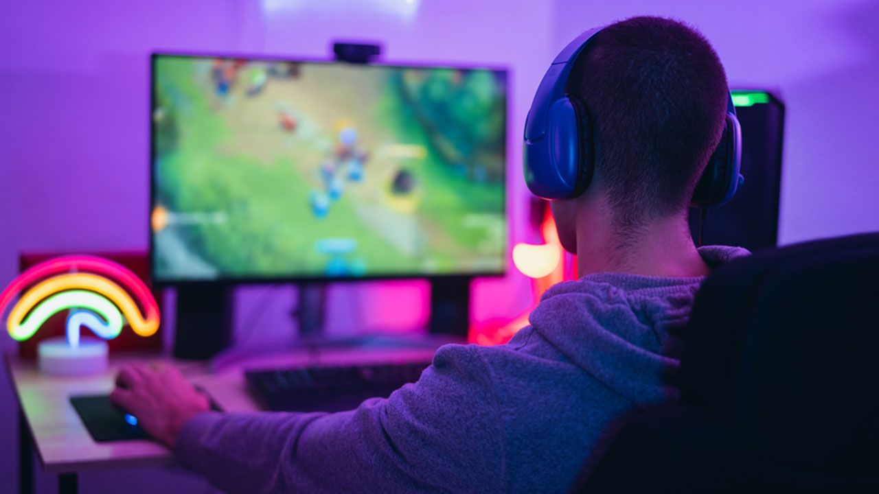 How to Become a Game Streamer in 2023: A Beginners' Guide