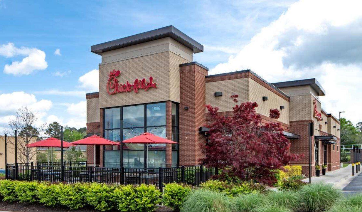 PICTURE OF CHICK-FIL-A RESTAURANT